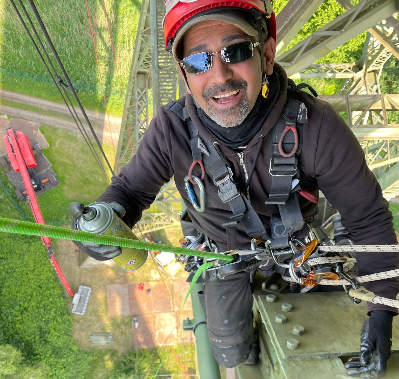 Porträt von Arash B. Pour am Seil