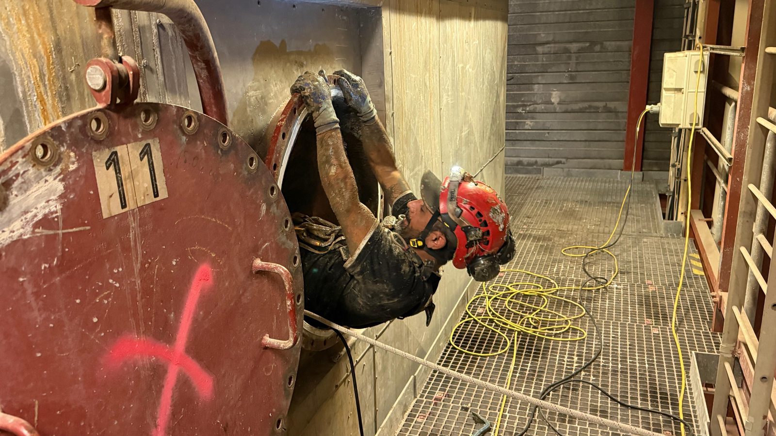 Arbeiten im Inneren eines Silos